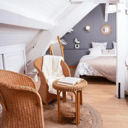 Couette-café Les Glycines De Monchy- D'hôtes