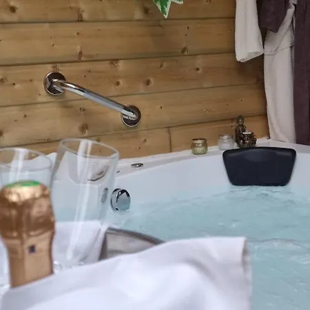 Les Glycines De Monchy- D'hôtes 4*